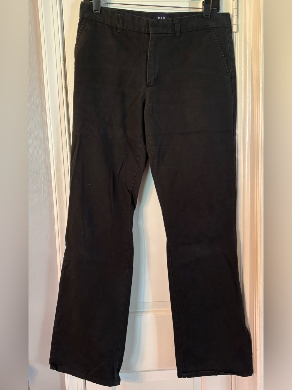Vintage 1990s Gap black utility pants. Features a hook-and-loop closure size 8